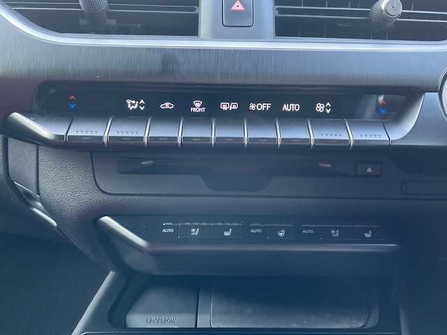 レクサス ＵＸ 250h Fスポーツ 静岡県 2020(令2)年 4.9万km ホワイトノーヴァガラスフレーク ●10.3インチ純正ナビ/(フルセグ/CD/DVD/Bluetooth/AUX)/●レザーシート/●前席パワーシート/(運転席シートメモリ付き)/●前席シートヒーター＆エアシート/●バックカメラ/●レクサスセーフティ/●レーダークルーズコントロール/●ブラインドスポットモニター/●プリクラッシュセーフティー/●レーンキープアシスト/●前後クリアランスソナー/●電動パーキングブレーキ/●オートブレーキホールド/●LEDヘッドライト＆フォグランプ/●オートライト/●オートマチックハイビーム/●革巻きステアリング/●ステアリングスイッチ/●ステアリングヒーター/●ETC2.0/●前後ドライブレコーダー/●電動リアゲート/●パドルシフト/●スマートキー/●カードキー有/●プッシュスタート/●純正18インチアルミホイール/●ダブル＋サイド＋ニーSRS＋ABS