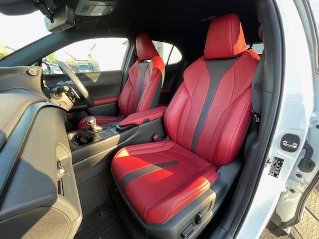 レクサス ＵＸ 250h Fスポーツ 静岡県 2020(令2)年 4.9万km ホワイトノーヴァガラスフレーク ●10.3インチ純正ナビ/(フルセグ/CD/DVD/Bluetooth/AUX)/●レザーシート/●前席パワーシート/(運転席シートメモリ付き)/●前席シートヒーター＆エアシート/●バックカメラ/●レクサスセーフティ/●レーダークルーズコントロール/●ブラインドスポットモニター/●プリクラッシュセーフティー/●レーンキープアシスト/●前後クリアランスソナー/●電動パーキングブレーキ/●オートブレーキホールド/●LEDヘッドライト＆フォグランプ/●オートライト/●オートマチックハイビーム/●革巻きステアリング/●ステアリングスイッチ/●ステアリングヒーター/●ETC2.0/●前後ドライブレコーダー/●電動リアゲート/●パドルシフト/●スマートキー/●カードキー有/●プッシュスタート/●純正18インチアルミホイール/●ダブル＋サイド＋ニーSRS＋ABS