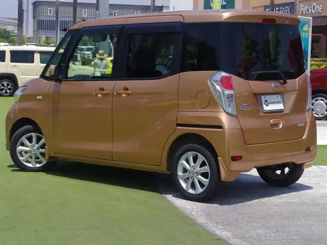 日産 デイズ ルークス X Vセレクション 千葉県 2018(平30)年 2.2万km ピンクゴールドM エマージェンシーブレーキ/両側パワースライドドア/純正メモリーナビ/ワンセグTV/【CD再生機能　Bluetooth接続】/アラウンドビューモニター/革巻きステアリング/ステアリングスイッチ/純正14インチアルミホイル/インテリジェントキー
