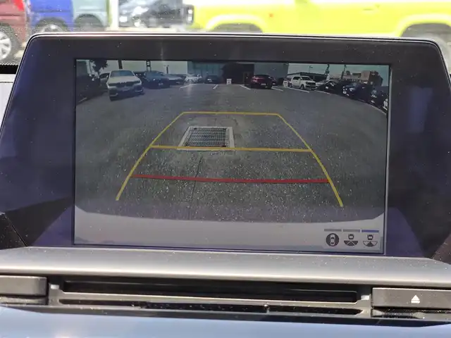 トヨタ クラウン ハイブリッド RS アドバンス 鹿児島県 2018(平30)年 3.7万km ホワイトパールクリスタルシャイン 純正エアロ(リアアンダー)/ツートンレザー　/ビルトインＥＴＣ２．０　/レーダークルーズコントロール　/ムーンルーフ　/パノラミックビューモニター　/ステアリングヒーター　/パーキングアシスト　/ヘッドアップディスプレイ　/シートメモリー/D+N席シートヒーター/エアシート/D+N席パワーシート/肩口パワースイッチ/インテリジェントクリアランスソナー/純正ドライブレコーダー(前方)/ＭＴモード付きＡＴ/パドルシフト/Bluetoothオーディオ/プッシュスタート/スマートキー