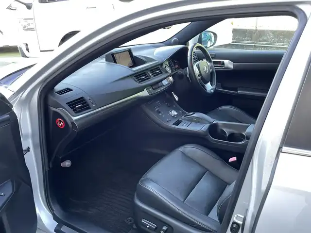 レクサス ＣＴ 200h Fスポーツ 千葉県 2012(平24)年 6.8万km プラチナムシルバーメタリック 純正ナビ/　・フルセグTV/CD/DVD/Blue Tooth/バックカメラ/サンルーフ/クルーズコントロール/ETC/レザーシート/シートヒーター(D/N席)/BBS18AW/TEINローダウンサス/フォグライト/パドルシフト