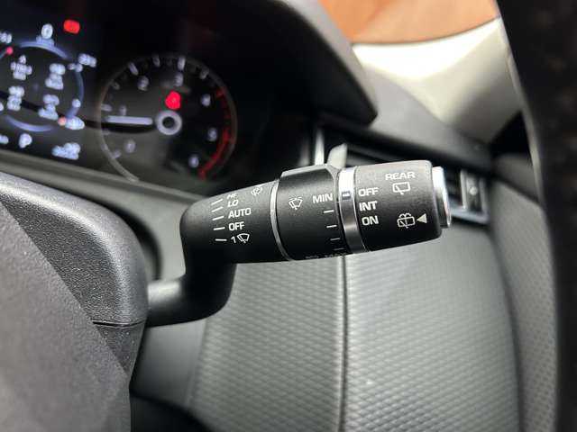 ランドローバー レンジローバーヴェラール S 180PS 千葉県 2018(平30)年 7.5万km ユーロンホワイト クルーズコントロール　/黒革シート　/ＭＥＲＩＤＩＡＮサウンド　/ナビ　/ＴＶ　/Ｂｌｕｅｔｏｏｔｈ接続　/３６０°電動リアゲート　/衝突軽減ブレーキ　/ＢＳＭ　/ＬＫＡ　/ＬＥＤヘッドライト　/オートハイビーム　/ＥＴＣ