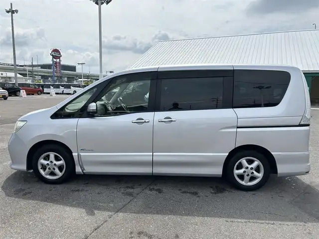 日産 セレナ ハイウェイスター Sハイブリッド 愛知県 2013(平25)年 5.7万km ブリリアントシルバー 純正ナビ/（CD/DVD/フルセグ/Bluetooth/FM/AM）/クルーズコントロール/バックカメラ/片側パワースライドドア/ビルトインETC/スペアキー1本/保証書/取扱説明書