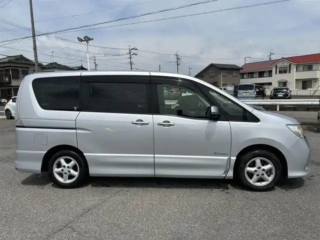 日産 セレナ ハイウェイスター Sハイブリッド 愛知県 2013(平25)年 5.7万km ブリリアントシルバー 純正ナビ/（CD/DVD/フルセグ/Bluetooth/FM/AM）/クルーズコントロール/バックカメラ/片側パワースライドドア/ビルトインETC/スペアキー1本/保証書/取扱説明書