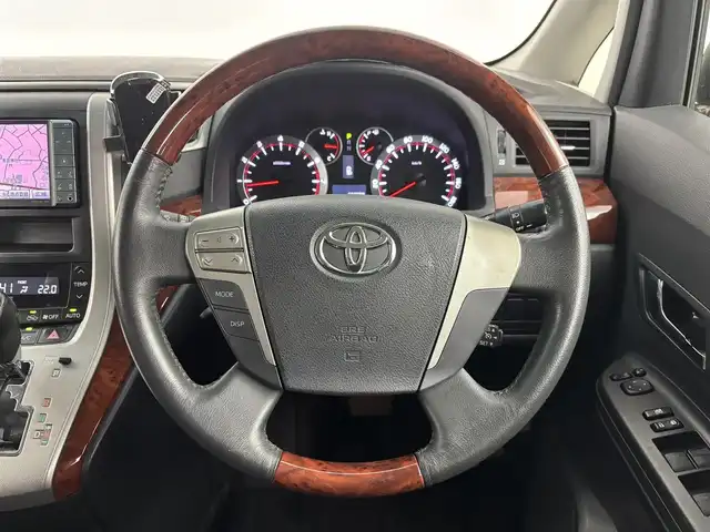 トヨタ ヴェルファイア 2．4Z プラチナセレクションⅡ 埼玉県 2011(平23)年 6.4万km グレーメタリック 純正ナビ/(Bluetooth/CD/DVD/AM/FM)/地デジフルセグ/後席フリップダウンモニター/全方位カメラ/前後ドライブレコーダー　/ビルトインＥＴＣ　/クルーズコントロール/オットマン/パワーバックドア/プッシュスタート/両側電動スライドドア/純正フロアマット　/ドアバイザー/純正18インチアルミホイール
