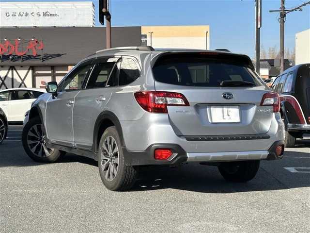 スバル アウトバック リミテッド 道央・札幌 2015(平27)年 11.8万km アイスシルバーメタリック (株)IDOMが運営する【じしゃロン札幌豊平店】の自社ローン対象車両になります。こちらは現金ご利用時の価格です。/自社ローンご希望の方は別途その旨お申付け下さい。/ワンオーナー/4WD/レザーシート/純正ナビ・TV/（BT/DVD/CD）/バックカメラ/パドルシフト/ルーフレール/シートヒータ/パワーシート/メモリーシート/純正アルミ/電動リアゲート/純正フロアマット/追従式クルコン/保証書/取扱説明書