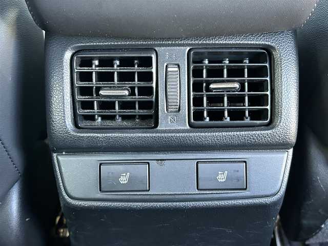 スバル アウトバック リミテッド 道央・札幌 2015(平27)年 11.8万km アイスシルバーメタリック (株)IDOMが運営する【じしゃロン札幌豊平店】の自社ローン対象車両になります。こちらは現金ご利用時の価格です。/自社ローンご希望の方は別途その旨お申付け下さい。/ワンオーナー/4WD/レザーシート/純正ナビ・TV/（BT/DVD/CD）/バックカメラ/パドルシフト/ルーフレール/シートヒータ/パワーシート/メモリーシート/純正アルミ/電動リアゲート/純正フロアマット/追従式クルコン/保証書/取扱説明書