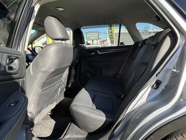 スバル アウトバック リミテッド 道央・札幌 2015(平27)年 11.8万km アイスシルバーメタリック (株)IDOMが運営する【じしゃロン札幌豊平店】の自社ローン対象車両になります。こちらは現金ご利用時の価格です。/自社ローンご希望の方は別途その旨お申付け下さい。/ワンオーナー/4WD/レザーシート/純正ナビ・TV/（BT/DVD/CD）/バックカメラ/パドルシフト/ルーフレール/シートヒータ/パワーシート/メモリーシート/純正アルミ/電動リアゲート/純正フロアマット/追従式クルコン/保証書/取扱説明書