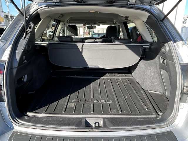 スバル アウトバック リミテッド 道央・札幌 2015(平27)年 11.8万km アイスシルバーメタリック (株)IDOMが運営する【じしゃロン札幌豊平店】の自社ローン対象車両になります。こちらは現金ご利用時の価格です。/自社ローンご希望の方は別途その旨お申付け下さい。/ワンオーナー/4WD/レザーシート/純正ナビ・TV/（BT/DVD/CD）/バックカメラ/パドルシフト/ルーフレール/シートヒータ/パワーシート/メモリーシート/純正アルミ/電動リアゲート/純正フロアマット/追従式クルコン/保証書/取扱説明書