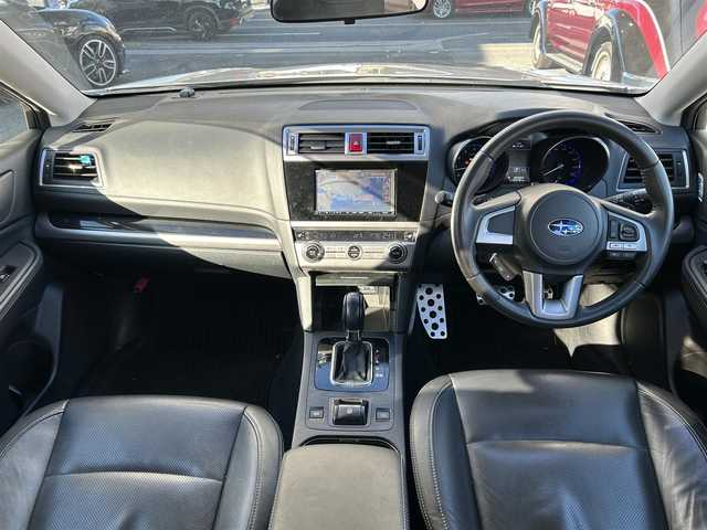 スバル アウトバック リミテッド 道央・札幌 2015(平27)年 11.8万km アイスシルバーメタリック (株)IDOMが運営する【じしゃロン札幌豊平店】の自社ローン対象車両になります。こちらは現金ご利用時の価格です。/自社ローンご希望の方は別途その旨お申付け下さい。/ワンオーナー/4WD/レザーシート/純正ナビ・TV/（BT/DVD/CD）/バックカメラ/パドルシフト/ルーフレール/シートヒータ/パワーシート/メモリーシート/純正アルミ/電動リアゲート/純正フロアマット/追従式クルコン/保証書/取扱説明書