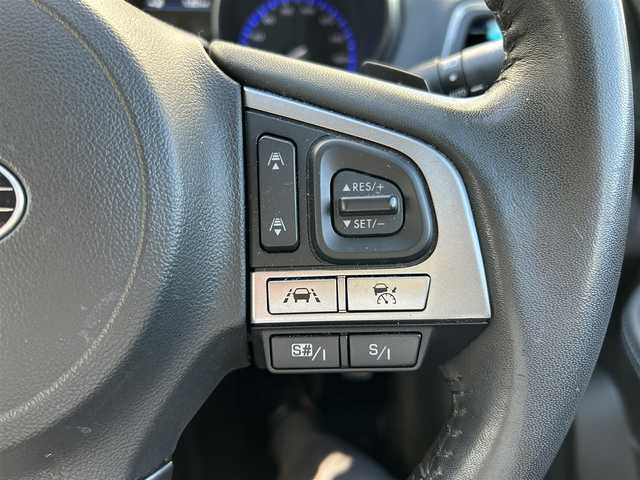 スバル アウトバック リミテッド 道央・札幌 2015(平27)年 11.8万km アイスシルバーメタリック (株)IDOMが運営する【じしゃロン札幌豊平店】の自社ローン対象車両になります。こちらは現金ご利用時の価格です。/自社ローンご希望の方は別途その旨お申付け下さい。/ワンオーナー/4WD/レザーシート/純正ナビ・TV/（BT/DVD/CD）/バックカメラ/パドルシフト/ルーフレール/シートヒータ/パワーシート/メモリーシート/純正アルミ/電動リアゲート/純正フロアマット/追従式クルコン/保証書/取扱説明書