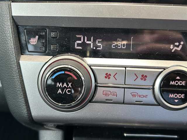 スバル アウトバック リミテッド 道央・札幌 2015(平27)年 11.8万km アイスシルバーメタリック (株)IDOMが運営する【じしゃロン札幌豊平店】の自社ローン対象車両になります。こちらは現金ご利用時の価格です。/自社ローンご希望の方は別途その旨お申付け下さい。/ワンオーナー/4WD/レザーシート/純正ナビ・TV/（BT/DVD/CD）/バックカメラ/パドルシフト/ルーフレール/シートヒータ/パワーシート/メモリーシート/純正アルミ/電動リアゲート/純正フロアマット/追従式クルコン/保証書/取扱説明書