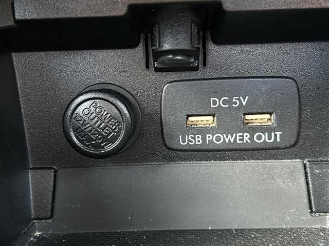 スバル アウトバック リミテッド 道央・札幌 2015(平27)年 11.8万km アイスシルバーメタリック (株)IDOMが運営する【じしゃロン札幌豊平店】の自社ローン対象車両になります。こちらは現金ご利用時の価格です。/自社ローンご希望の方は別途その旨お申付け下さい。/ワンオーナー/4WD/レザーシート/純正ナビ・TV/（BT/DVD/CD）/バックカメラ/パドルシフト/ルーフレール/シートヒータ/パワーシート/メモリーシート/純正アルミ/電動リアゲート/純正フロアマット/追従式クルコン/保証書/取扱説明書