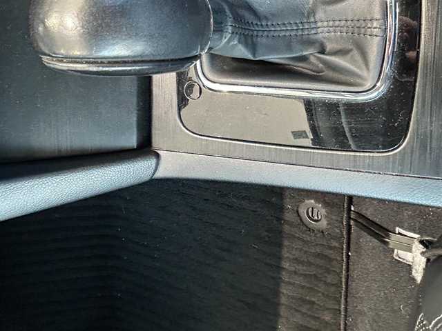 スバル アウトバック リミテッド 道央・札幌 2015(平27)年 11.8万km アイスシルバーメタリック (株)IDOMが運営する【じしゃロン札幌豊平店】の自社ローン対象車両になります。こちらは現金ご利用時の価格です。/自社ローンご希望の方は別途その旨お申付け下さい。/ワンオーナー/4WD/レザーシート/純正ナビ・TV/（BT/DVD/CD）/バックカメラ/パドルシフト/ルーフレール/シートヒータ/パワーシート/メモリーシート/純正アルミ/電動リアゲート/純正フロアマット/追従式クルコン/保証書/取扱説明書