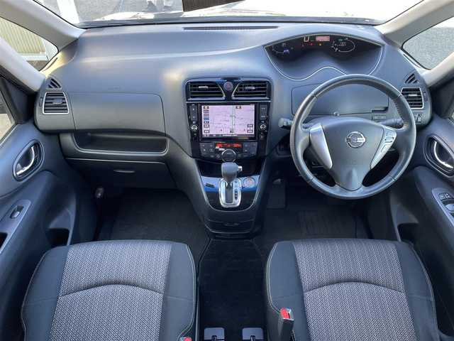 日産 セレナ HWS S HV Vセレ +Sefty 東京都 2015(平27)年 7.8万km ダイヤモンドブラック 純正ナビ　/ＣＤ　/ＤＶＤ　/Ｂｌｕｅｔｏｏｔｈ　/フルセグＴＶ　/バックカメラ　/両側電動スライドドア　/ドライブレコーダー　/後席モニター　/ビルトインＥＴＣ　/ドアバイザー　/フォグランプ　/衝突被害軽減システム