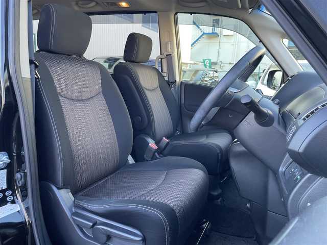 日産 セレナ HWS S HV Vセレ +Sefty 東京都 2015(平27)年 7.8万km ダイヤモンドブラック 純正ナビ　/ＣＤ　/ＤＶＤ　/Ｂｌｕｅｔｏｏｔｈ　/フルセグＴＶ　/バックカメラ　/両側電動スライドドア　/ドライブレコーダー　/後席モニター　/ビルトインＥＴＣ　/ドアバイザー　/フォグランプ　/衝突被害軽減システム