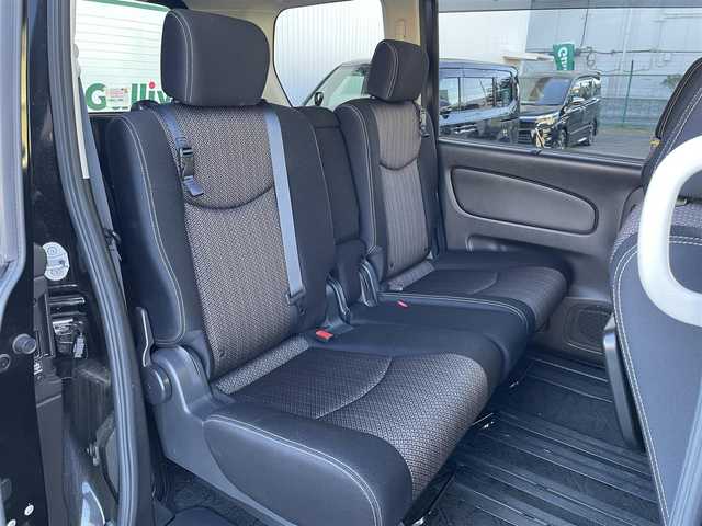 日産 セレナ HWS S HV Vセレ +Sefty 東京都 2015(平27)年 7.8万km ダイヤモンドブラック 純正ナビ　/ＣＤ　/ＤＶＤ　/Ｂｌｕｅｔｏｏｔｈ　/フルセグＴＶ　/バックカメラ　/両側電動スライドドア　/ドライブレコーダー　/後席モニター　/ビルトインＥＴＣ　/ドアバイザー　/フォグランプ　/衝突被害軽減システム