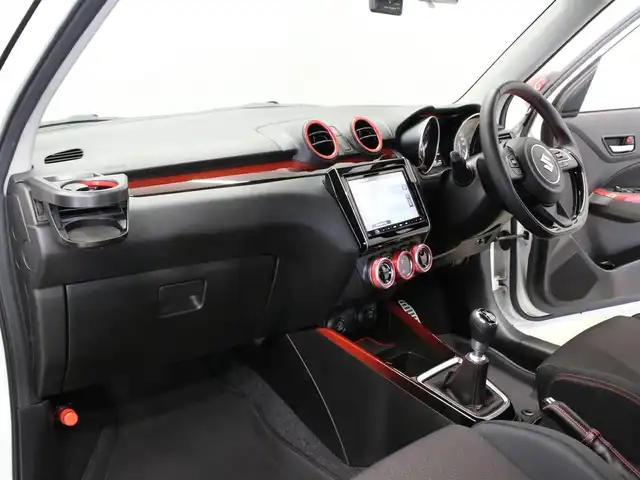 スズキ スイフト スポーツ 三重県 2023(令5)年 1.7万km ピュアホワイトP セーフティサポート /アイドリングストップ/純正8インチSDナビ・地デジTV/・DVD/CD/・Bluetooth/全方位ミニター用カメラパッケージ/バックソナー/アダプティブクルーズコントロール/ブラインドスポットモニター/シートヒーター/セルスターGPSレーダー探知機/ビルトインETC/純正17インチアルミホイール/純正エアロ/LEDヘッドランプ/・オートライト/ハイビームアシスト/フロントフォグランプ/プッシュエンジンスタート/スマートキー×2/新車時保証書/取扱説明書