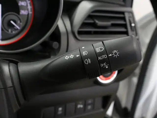 スズキ スイフト スポーツ 三重県 2023(令5)年 1.7万km ピュアホワイトP セーフティサポート /アイドリングストップ/純正8インチSDナビ・地デジTV/・DVD/CD/・Bluetooth/全方位ミニター用カメラパッケージ/バックソナー/アダプティブクルーズコントロール/ブラインドスポットモニター/シートヒーター/セルスターGPSレーダー探知機/ビルトインETC/純正17インチアルミホイール/純正エアロ/LEDヘッドランプ/・オートライト/ハイビームアシスト/フロントフォグランプ/プッシュエンジンスタート/スマートキー×2/新車時保証書/取扱説明書