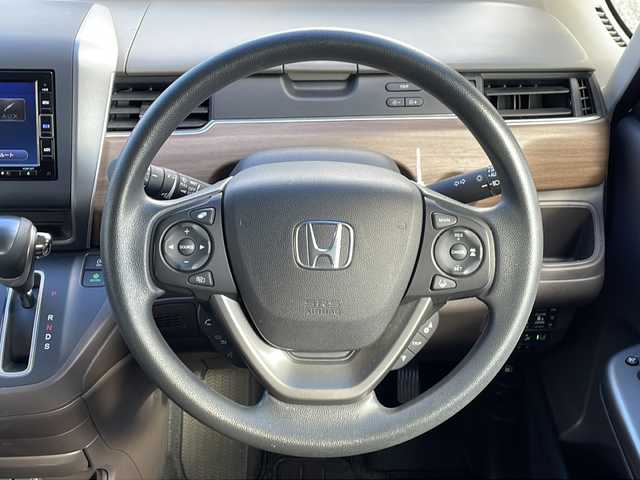 ホンダ フリード G ホンダセンシング 沖縄県 2020(令2)年 4.5万km プラチナホワイトパール 純正７インチナビ/ (AM/FM/CD/DVD/BT)/フルセグＴＶ　/バックモニター/両側パワースライドドア　/ホンダセンシング/クルーズコントロール　/衝突軽減システム/アイドリングストップ　/オートライト/プッシュスタート/純正フロアマット/スマートキー/スペアキー/ＥＴＣ