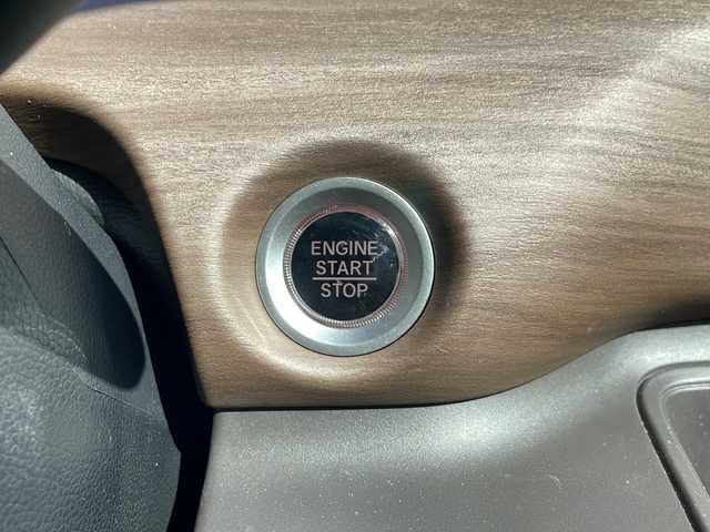 ホンダ フリード G ホンダセンシング 沖縄県 2020(令2)年 4.5万km プラチナホワイトパール 純正７インチナビ/ (AM/FM/CD/DVD/BT)/フルセグＴＶ　/バックモニター/両側パワースライドドア　/ホンダセンシング/クルーズコントロール　/衝突軽減システム/アイドリングストップ　/オートライト/プッシュスタート/純正フロアマット/スマートキー/スペアキー/ＥＴＣ