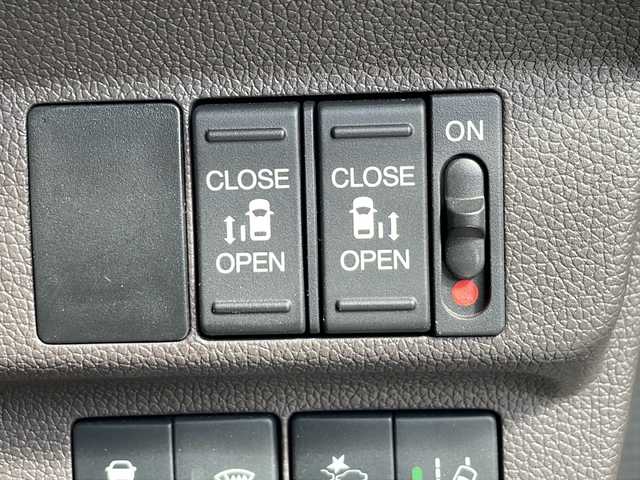 ホンダ フリード G ホンダセンシング 沖縄県 2020(令2)年 4.5万km プラチナホワイトパール 純正７インチナビ/ (AM/FM/CD/DVD/BT)/フルセグＴＶ　/バックモニター/両側パワースライドドア　/ホンダセンシング/クルーズコントロール　/衝突軽減システム/アイドリングストップ　/オートライト/プッシュスタート/純正フロアマット/スマートキー/スペアキー/ＥＴＣ