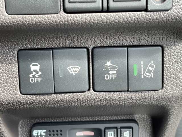 ホンダ フリード G ホンダセンシング 沖縄県 2020(令2)年 4.5万km プラチナホワイトパール 純正７インチナビ/ (AM/FM/CD/DVD/BT)/フルセグＴＶ　/バックモニター/両側パワースライドドア　/ホンダセンシング/クルーズコントロール　/衝突軽減システム/アイドリングストップ　/オートライト/プッシュスタート/純正フロアマット/スマートキー/スペアキー/ＥＴＣ