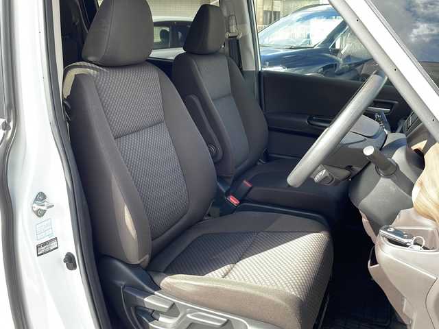 ホンダ フリード G ホンダセンシング 沖縄県 2020(令2)年 4.5万km プラチナホワイトパール 純正７インチナビ/ (AM/FM/CD/DVD/BT)/フルセグＴＶ　/バックモニター/両側パワースライドドア　/ホンダセンシング/クルーズコントロール　/衝突軽減システム/アイドリングストップ　/オートライト/プッシュスタート/純正フロアマット/スマートキー/スペアキー/ＥＴＣ