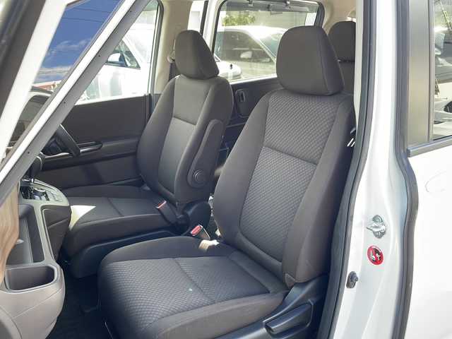 ホンダ フリード G ホンダセンシング 沖縄県 2020(令2)年 4.5万km プラチナホワイトパール 純正７インチナビ/ (AM/FM/CD/DVD/BT)/フルセグＴＶ　/バックモニター/両側パワースライドドア　/ホンダセンシング/クルーズコントロール　/衝突軽減システム/アイドリングストップ　/オートライト/プッシュスタート/純正フロアマット/スマートキー/スペアキー/ＥＴＣ