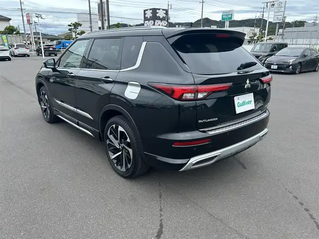 三菱 アウトランダー ＰＨＥＶ P 岡山県 2022(令4)年 2.3万km ブラックダイヤモンド サンルーフ/純正ナビ/（AM.FM.BT.CarPlay.）/全方位カメラ/バックカメラ/パワーバックドア/テレビキャンセラー/マイパイロット/BOSEプレミアムサウンド/AC1500w/ETC2.0/純正20インチアルミホイール/ステアリングヒーター/前席パワーシート/前席シートヒーター