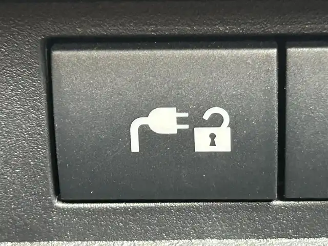 三菱 アウトランダー ＰＨＥＶ P 岡山県 2022(令4)年 2.3万km ブラックダイヤモンド サンルーフ/純正ナビ/（AM.FM.BT.CarPlay.）/全方位カメラ/バックカメラ/パワーバックドア/テレビキャンセラー/マイパイロット/BOSEプレミアムサウンド/AC1500w/ETC2.0/純正20インチアルミホイール/ステアリングヒーター/前席パワーシート/前席シートヒーター