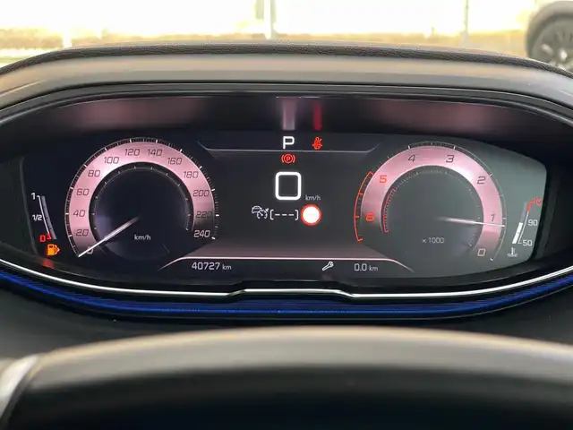 プジョー ５００８ GT ブルーHDi 山梨県 2022(令4)年 4.1万km パール アクティブセーフティブレーキ/ACC/BSM/パノラマサンルーフ/前後コーナーセンサー/ハンズフリー電動テールゲート/純正ディスプレイオーディオ/バックカメラ/AppleCarPlay/AndroidAuto/Bluetooth/半革/運転席パワーシート/ランバーサポート/シートヒーター/LEDヘッドライト/純正18インチAW/ETC