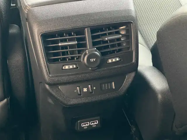 プジョー ５００８ GT ブルーHDi 山梨県 2022(令4)年 4.1万km パール アクティブセーフティブレーキ/ACC/BSM/パノラマサンルーフ/前後コーナーセンサー/ハンズフリー電動テールゲート/純正ディスプレイオーディオ/バックカメラ/AppleCarPlay/AndroidAuto/Bluetooth/半革/運転席パワーシート/ランバーサポート/シートヒーター/LEDヘッドライト/純正18インチAW/ETC