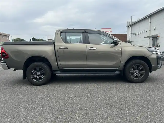 トヨタ ハイラックス Z 広島県 2022(令4)年 5.6万km オキサイドブロンズM 純正ベッドライナー/GRハードトノカバー（ダンパー付き）/純正マッドフラップ/ワンオーナー/純正ナビ/（CD/DVD/フルセグTV/Bluetooth/HDMI）/バックカメラ/ETC/前後ドライブレコーダー/レザー調シートカバー/レーダークルーズコントロール/衝突被害軽減ブレーキ/車線逸脱警報/コーナーセンサー/LEDヘッドライト/スペアキー