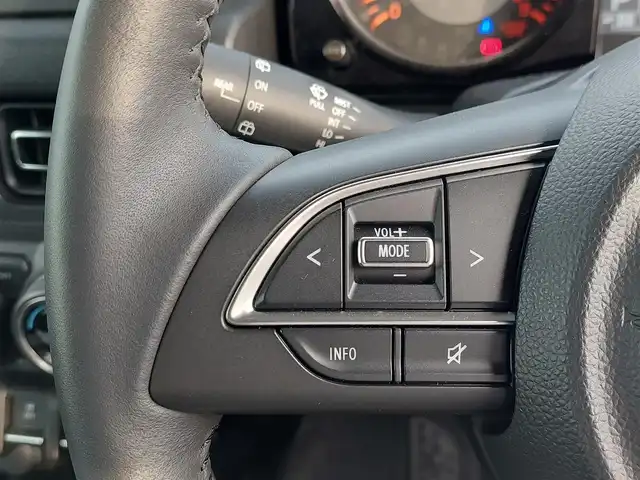 スズキ ジムニー XC 東京都 2024(令6)年 0.3万km ミディアムグレー スズキセーフティサポート/・車線逸脱警報機能/・車線逸脱抑制機能/・誤発進抑制機能/・ふらつき警報機能/・アダプティブクルーズコントロール/アイドリングストップ/LEDヘッドライト/オートライト/ダウンヒルアシストコントロール/シートヒーター/ミラーヒーター/ヘッドライトウォッシャー/16インチ純正アルミホイール