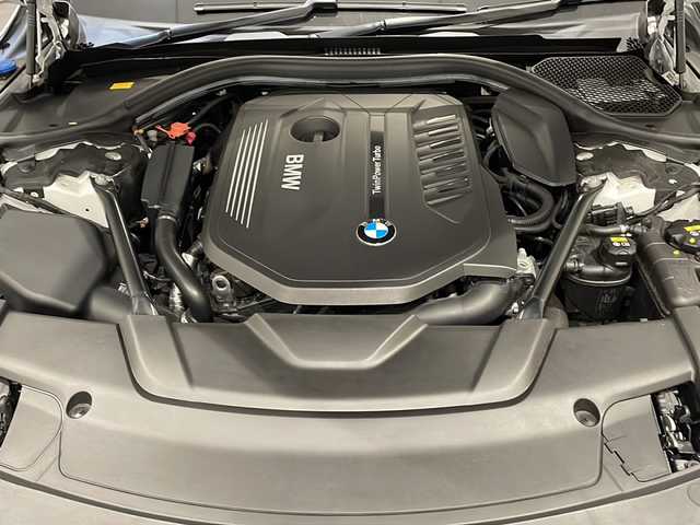 ＢＭＷ ７４０ｉ Mスポーツ 新潟県 2018(平30)年 4.4万km 白 Mエアロダイナミクスパッケージ/パノラミックスライディングルーフ/セーフティ/セキュリティ/・アンチロックブレーキングシステム/・コーナリングブレーキコントロール/・ダイナミックスタビリティコントロール/・ダイナミックトラクションコントロール/・ダイナミックブレーキコントロール/・パーキングアシスト/・リモートパーキング/ドライビングアシストプラス/・アクティブクルーズコントロール/・レーンコントロールアシスト/ヘッドアップディスプレイ/ナビゲーションシステム/・TV/BT/トップビュー＋3Dビュー、サイドビューカメラ/電動リアゲート/パワーシート/ドライブレコーダー/ETC2.0