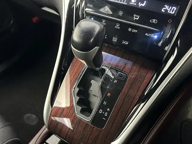 トヨタ ハリアー ハイブリッド プレミアム アドバンスドP 道央・札幌 2016(平28)年 7.7万km ブラッキッシュアゲハガラスフレーク ・４WD/・モデリスタエアロ/・MOP８インチSDナビ/　CD/DVD/USB/SD/BT/フルセグTV/・TV-Kit/・ステアリングスイッチ/・パノラミックビューモニター/・ビルトインETC/・アダプティブクルーズコントロール/・衝突軽減被害ブレーキ/・レーンキープアシスト/・クリアランスソナー/・アイドリングストップ/・横滑り防止装置/・ABS/・オートマチックハイビーム/・オートライト/・LEDヘッドライト/・フォグランプ/・パワーバックドア/・ハーフレザーシート/・D席パワーシート/・純正フロアマット/・プッシュスタート/・スマートキー/・取/保/記