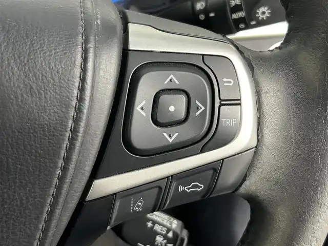 トヨタ ハリアー ハイブリッド プレミアム アドバンスドP 道央・札幌 2016(平28)年 7.7万km ブラッキッシュアゲハガラスフレーク ・４WD/・モデリスタエアロ/・MOP８インチSDナビ/　CD/DVD/USB/SD/BT/フルセグTV/・TV-Kit/・ステアリングスイッチ/・パノラミックビューモニター/・ビルトインETC/・アダプティブクルーズコントロール/・衝突軽減被害ブレーキ/・レーンキープアシスト/・クリアランスソナー/・アイドリングストップ/・横滑り防止装置/・ABS/・オートマチックハイビーム/・オートライト/・LEDヘッドライト/・フォグランプ/・パワーバックドア/・ハーフレザーシート/・D席パワーシート/・純正フロアマット/・プッシュスタート/・スマートキー/・取/保/記