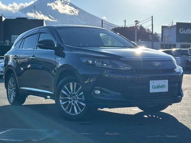 トヨタ ハリアー ハイブリッド プレミアム 山梨県 2014(平26)年 5.6万km スパークリングブラックパールクリスタルシャイン 純正9インチナビ　/４WD　/サンルーフ　/ハーフレザー　/パワーバックドア　/バックモニター　/運転席パワーシート　/AC１００V電源　/クルーズコントロール　/純正アルミホイール　/純正フロアマット