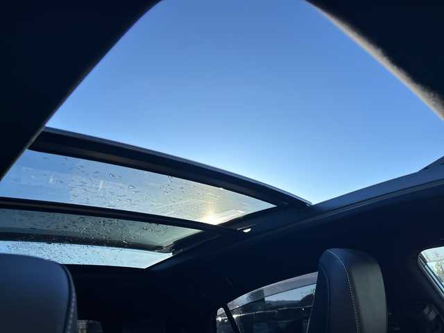 トヨタ ハリアー ハイブリッド プレミアム 山梨県 2014(平26)年 5.6万km スパークリングブラックパールクリスタルシャイン 純正9インチナビ　/４WD　/サンルーフ　/ハーフレザー　/パワーバックドア　/バックモニター　/運転席パワーシート　/AC１００V電源　/クルーズコントロール　/純正アルミホイール　/純正フロアマット