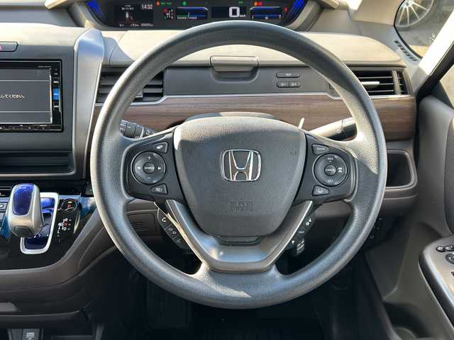 ホンダ フリード ハイブリット G ホンダセンシング 長野県 2019(令1)年 3.5万km フォレストグリーンパール ・純正7インチSDナビゲーション/CD DVD フルセグTV Bluetooth/・バックカメラ/・ETC/・ホンダセンシング/・レーダークルーズコントロール/・オートマチックハイビーム/・レーンキープアシスト/・LEDヘッドライト/・オートライト/・ドライブレコーダー/・両側パワースライドドア/・ウィンカーミラー/・電動格納ミラー/・スマートキー/・エンジンプッシュスタート