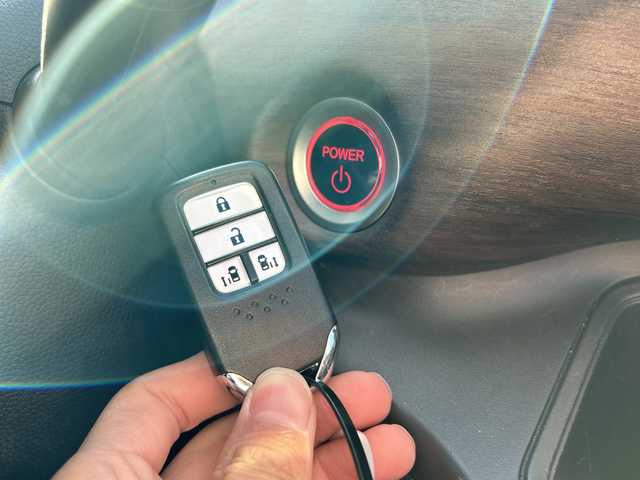 ホンダ フリード ハイブリット G ホンダセンシング 長野県 2019(令1)年 3.5万km フォレストグリーンパール ・純正7インチSDナビゲーション/CD DVD フルセグTV Bluetooth/・バックカメラ/・ETC/・ホンダセンシング/・レーダークルーズコントロール/・オートマチックハイビーム/・レーンキープアシスト/・LEDヘッドライト/・オートライト/・ドライブレコーダー/・両側パワースライドドア/・ウィンカーミラー/・電動格納ミラー/・スマートキー/・エンジンプッシュスタート