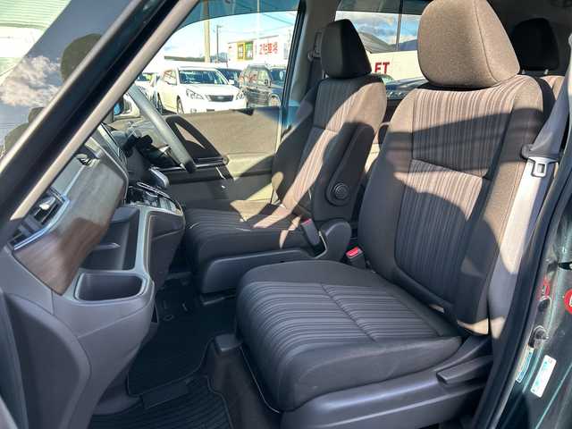 ホンダ フリード ハイブリット G ホンダセンシング 長野県 2019(令1)年 3.5万km フォレストグリーンパール ・純正7インチSDナビゲーション/CD DVD フルセグTV Bluetooth/・バックカメラ/・ETC/・ホンダセンシング/・レーダークルーズコントロール/・オートマチックハイビーム/・レーンキープアシスト/・LEDヘッドライト/・オートライト/・ドライブレコーダー/・両側パワースライドドア/・ウィンカーミラー/・電動格納ミラー/・スマートキー/・エンジンプッシュスタート