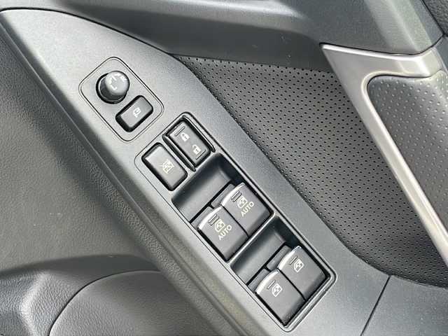スバル フォレスター S－リミテッド 千葉県 2017(平29)年 8.5万km クリスタルホワイトP ＤＩＡＴＯＮＥナビ　バックカメラ　ＢＴ　ＤＶＤ　電動リアドア　前後シートヒーター　電動シート　パドルシフト　アイサイト　クルコン　ＥＴＣ　ＸＭＯＤＥ　ＡＷＤ HID オートライト 18インチAW
