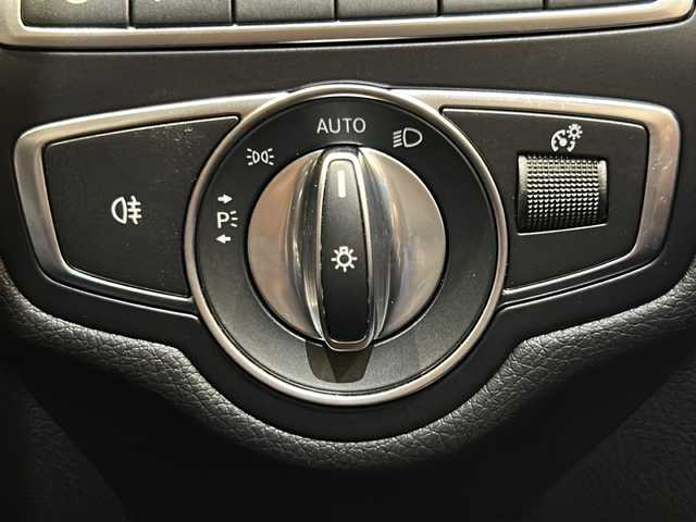 メルセデス・ベンツ ＧＬＣ２５０ 4マチックスポーツ 新潟県 2019(平31)年 4.2万km オブシディアンブラック パナメリカーナグリル/レーダーセーフティパッケージ/-アクティブブレーキアシスト/-PRE SAFEプラス/-アクティブレーンキーピングアシスト/-アクティブブラインドスポットアシスト/-アクティブディスタンスアシストディストロニック/純正HDDナビ/(CD/DVD/Bluetooth/USB/フルセグTV)/360°カメラシステム/ヘッドアップディスプレイ/AIR BODY CONTROLサスペンション/純正19インチアルミホイール/LEDヘッドライト/パワーバックドア/ハーフレザーシート/シートヒーター/パワーシート/パドルシフト/キーレスゴー