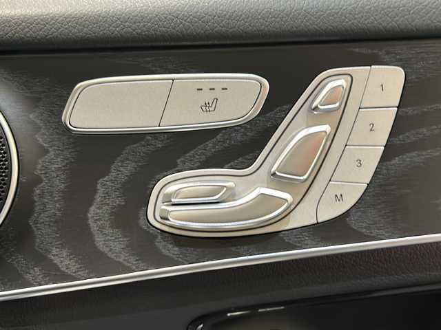 メルセデス・ベンツ ＧＬＣ２５０ 4マチックスポーツ 新潟県 2019(平31)年 4.2万km オブシディアンブラック パナメリカーナグリル/レーダーセーフティパッケージ/-アクティブブレーキアシスト/-PRE SAFEプラス/-アクティブレーンキーピングアシスト/-アクティブブラインドスポットアシスト/-アクティブディスタンスアシストディストロニック/純正HDDナビ/(CD/DVD/Bluetooth/USB/フルセグTV)/360°カメラシステム/ヘッドアップディスプレイ/AIR BODY CONTROLサスペンション/純正19インチアルミホイール/LEDヘッドライト/パワーバックドア/ハーフレザーシート/シートヒーター/パワーシート/パドルシフト/キーレスゴー