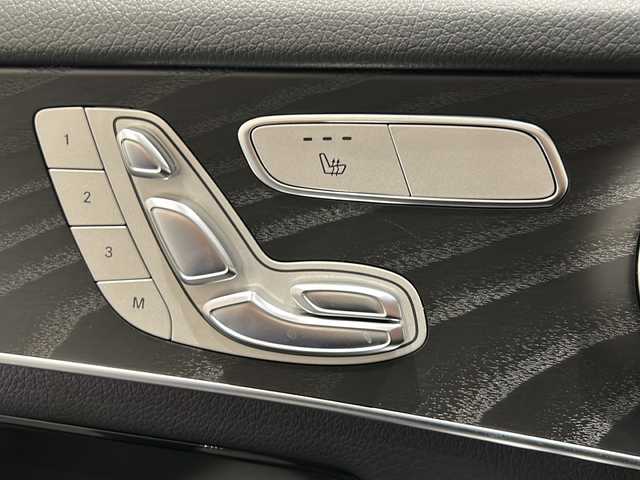 メルセデス・ベンツ ＧＬＣ２５０ 4マチックスポーツ 新潟県 2019(平31)年 4.2万km オブシディアンブラック パナメリカーナグリル/レーダーセーフティパッケージ/-アクティブブレーキアシスト/-PRE SAFEプラス/-アクティブレーンキーピングアシスト/-アクティブブラインドスポットアシスト/-アクティブディスタンスアシストディストロニック/純正HDDナビ/(CD/DVD/Bluetooth/USB/フルセグTV)/360°カメラシステム/ヘッドアップディスプレイ/AIR BODY CONTROLサスペンション/純正19インチアルミホイール/LEDヘッドライト/パワーバックドア/ハーフレザーシート/シートヒーター/パワーシート/パドルシフト/キーレスゴー