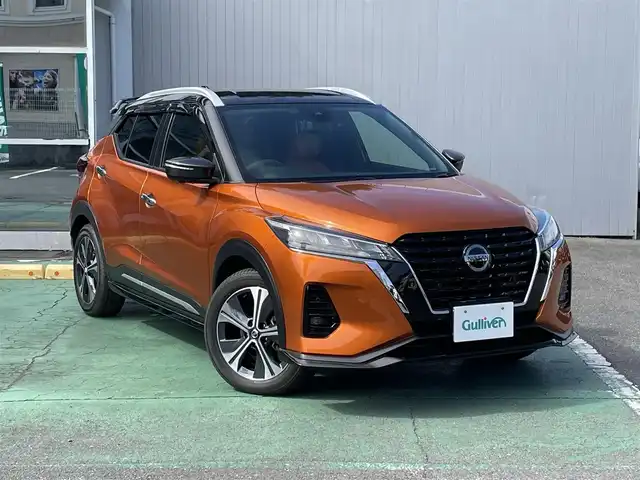 日産 キックス X ツートーンインテリアED 栃木県 2021(令3)年 2.8万km プレミアムホライズンオレンジ/ピュアブラック 2トーン ワンオーナー/新車時保証書/取扱説明書/走行支援システム/　・プロパイロット/　・インテリジェント　エマージェンシー　ブレーキ/　・衝突防止アシスト/　・車線逸脱警報/　・車線逸脱防止支援システム/　・ふらつき警報/クルーズコントロール/純正メモリーナビ(MM320D-L)/　（フルセグTV/BT/CD・DVD/SD/USB/ラジオ）/純正アラウンドビューモニター/純正ナビ連動ドライブレコーダー/プッシュスタート/ステアリングスイッチ/オートライト/純正LEDヘッドランプ/純正フォグライト/ヘッドランプレベライザー/電動パーキングブレーキ/オートブレーキホールド/e-Powerドライブモード（スマート/エコ/ノーマル）/フロントシートヒーター/ステアリングヒーター/ビルトインETC2.0/純正フロアマット/純正ラゲッジソフトトレイ/純正ドアバイザー/純正リモコンエンジンスターター/純正キッキングプレート（LED白色）/タイヤサイズ　　205/55/R17