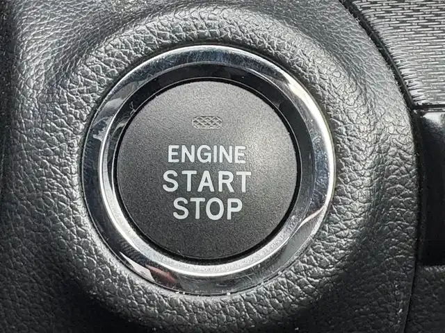 スバル アウトバック X－ブレイク 滋賀県 2020(令2)年 4.3万km クリスタルホワイトP 純正ナビ/（AM/FM/CD/DVD/フルセグTV/Bluetooth）/バックカメラ/前方ドライブレコーダー/前席シートヒーター/レーンキープアシスト/クルーズコントロール/ＬＥＤヘッドライト/ルーフレール/ビルトインＥＴＣ/純正アルミホイール