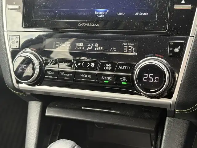 スバル アウトバック X－ブレイク 滋賀県 2020(令2)年 4.3万km クリスタルホワイトP 純正ナビ/（AM/FM/CD/DVD/フルセグTV/Bluetooth）/バックカメラ/前方ドライブレコーダー/前席シートヒーター/レーンキープアシスト/クルーズコントロール/ＬＥＤヘッドライト/ルーフレール/ビルトインＥＴＣ/純正アルミホイール